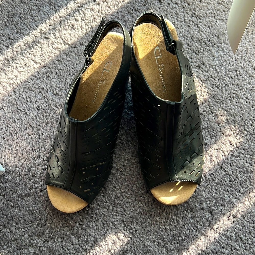 Leather wedge sandals